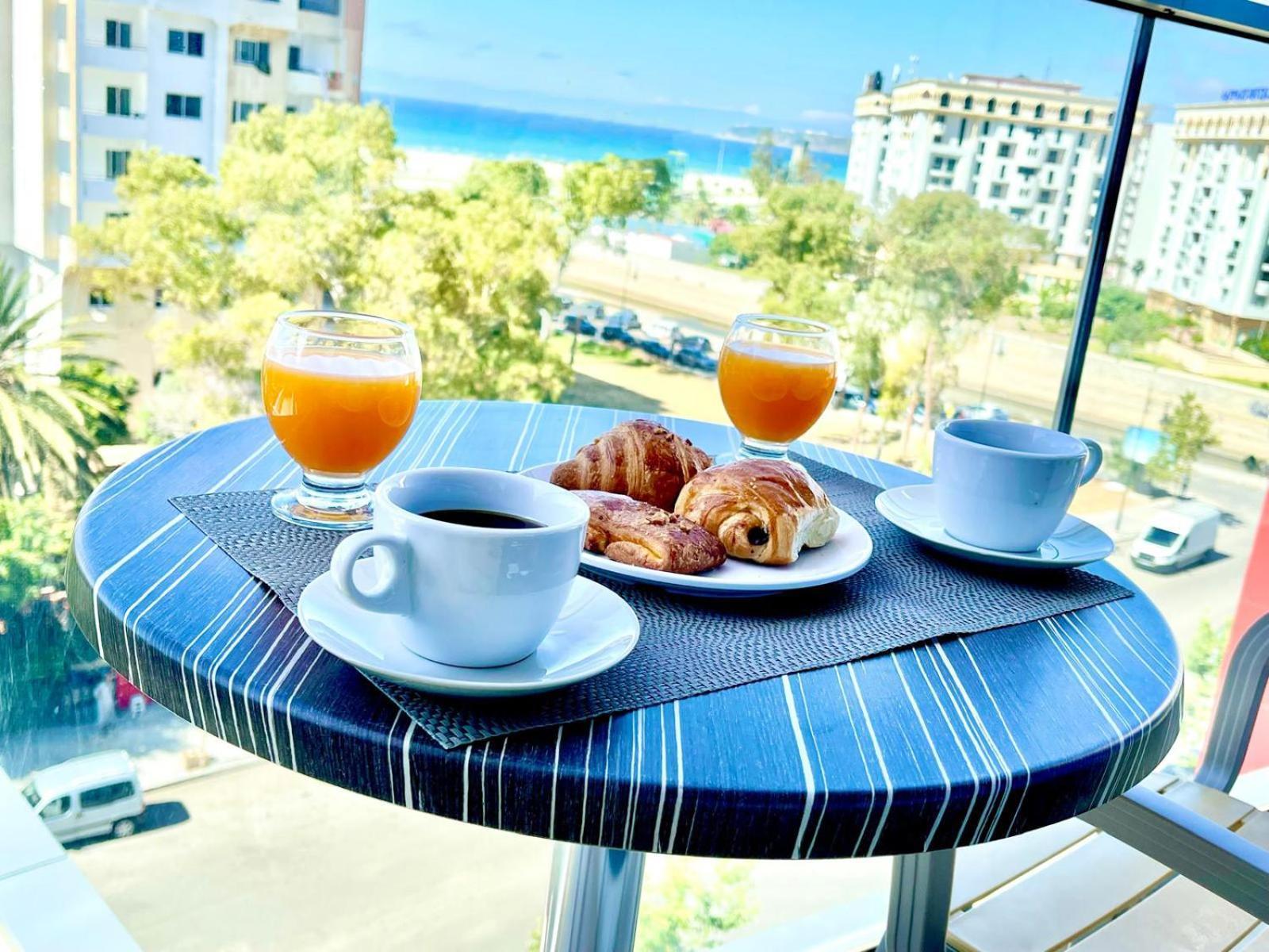 Modern Elegance With Sea Views In Central Tangier - Steps To Beach, Train And Attractions! Exterior foto